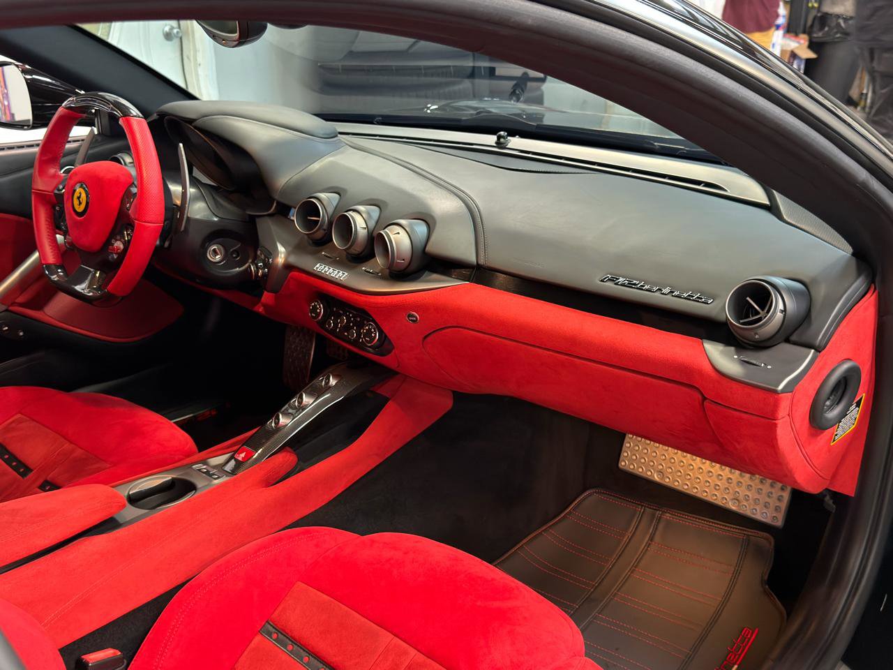 Used 2013 Ferrari F12 Berlinetta RWD image 18