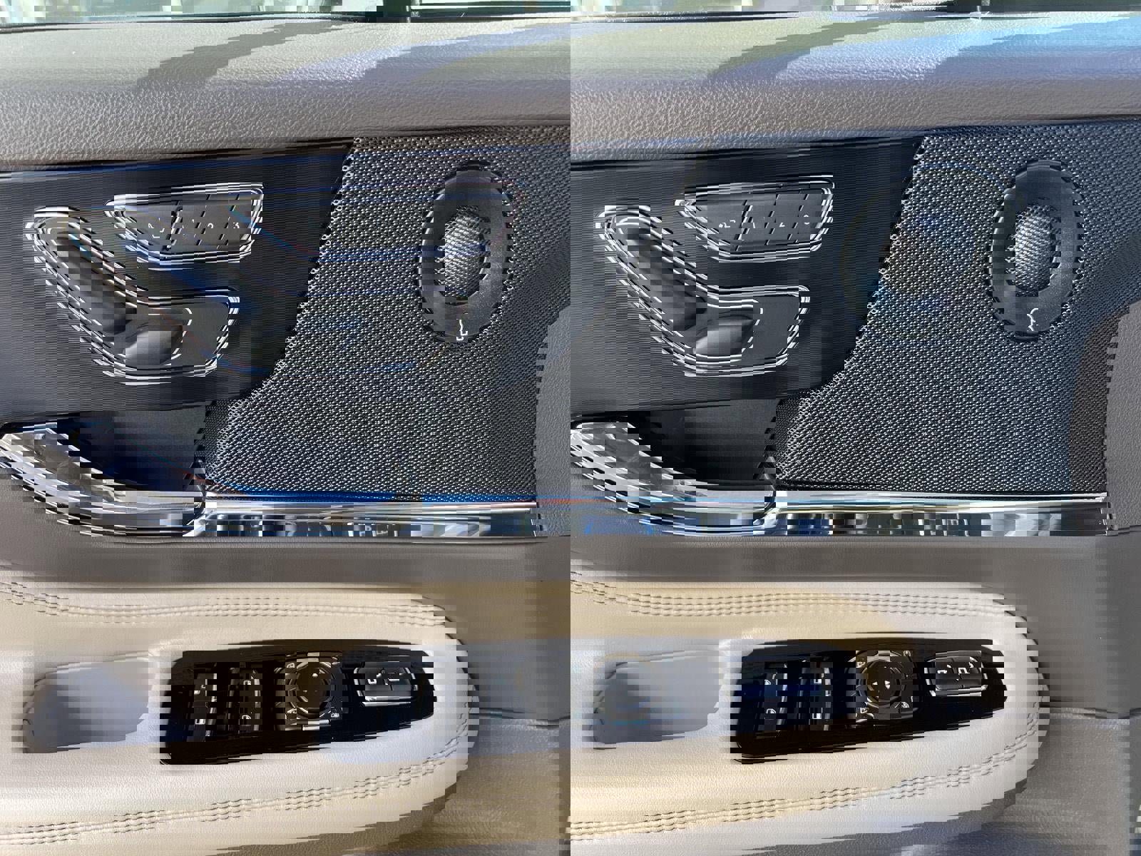 Used 2020 Lincoln Corsair Reserve w/ Equipment Group 201A image 17