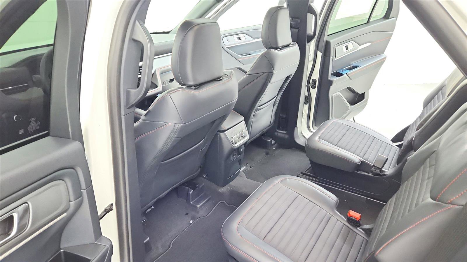 New 2026 Ford Explorer ST-Line image 28