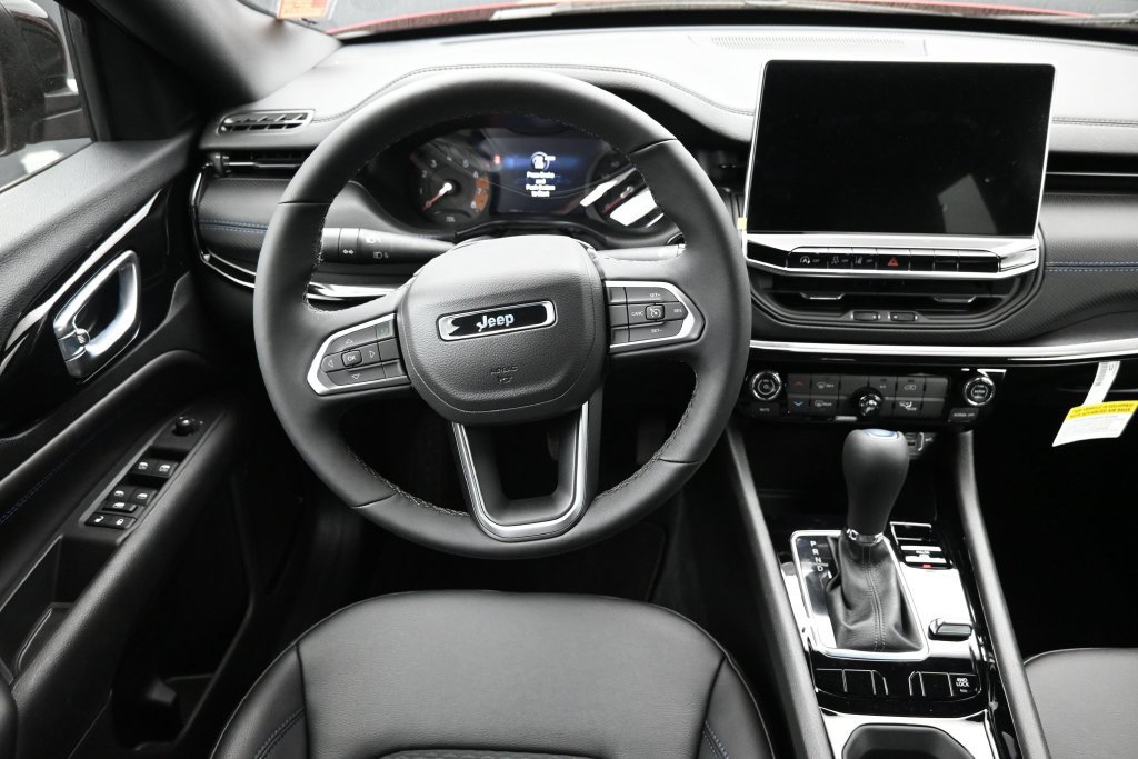 New 2026 Jeep Compass Latitude AWD/4WD image 3
