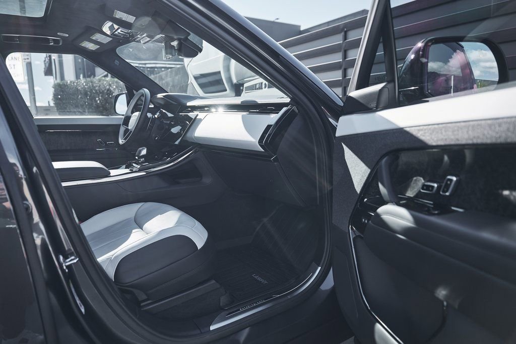 Used 2025 Land Rover Range Rover Sport Autobiography image 16