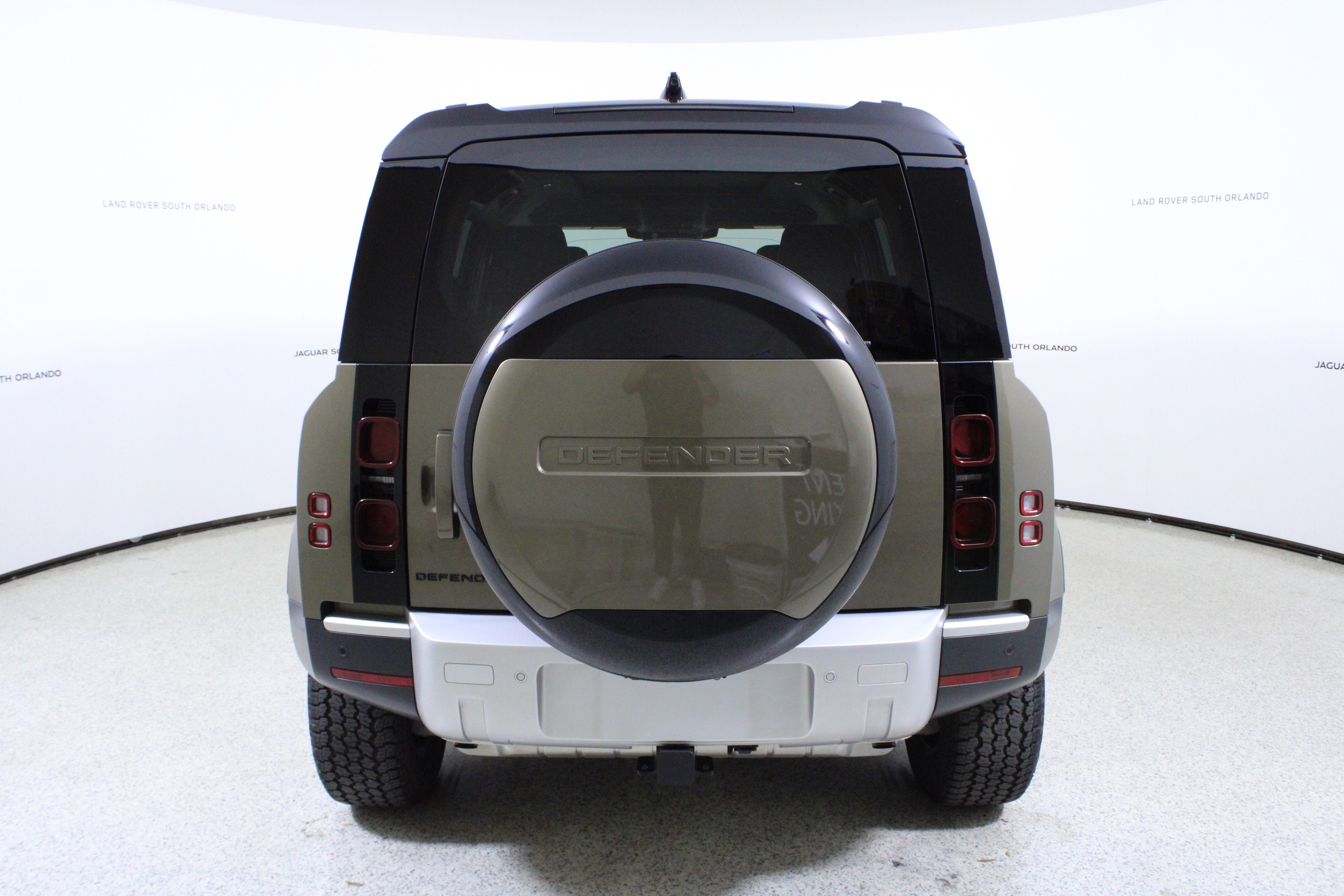 Used 2025 Land Rover Defender 110 S AWD/4WD image 6