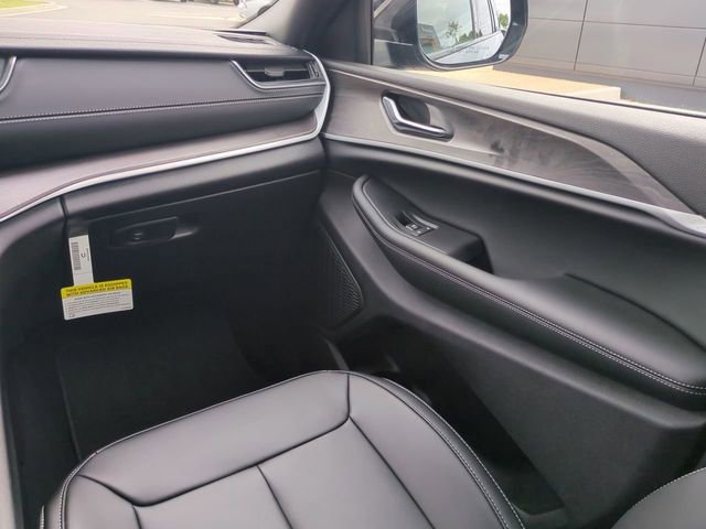 New 2025 Jeep Grand Cherokee Limited w/ Trailer Tow Package image 17