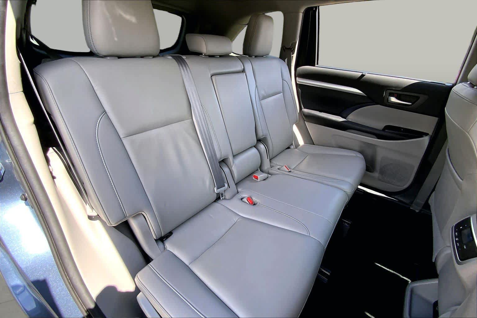 Used 2019 Toyota Highlander XLE AWD/4WD image 20