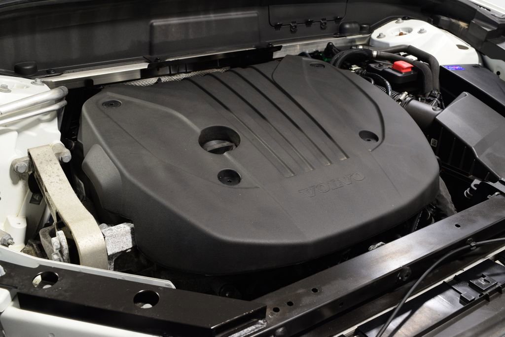 Used 2023 Volvo XC60 B5 Plus image 34