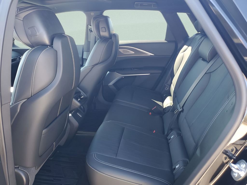 Used 2025 Cadillac Lyriq Luxury image 23