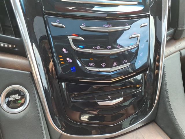Used 2015 Cadillac Escalade Luxury RWD image 28