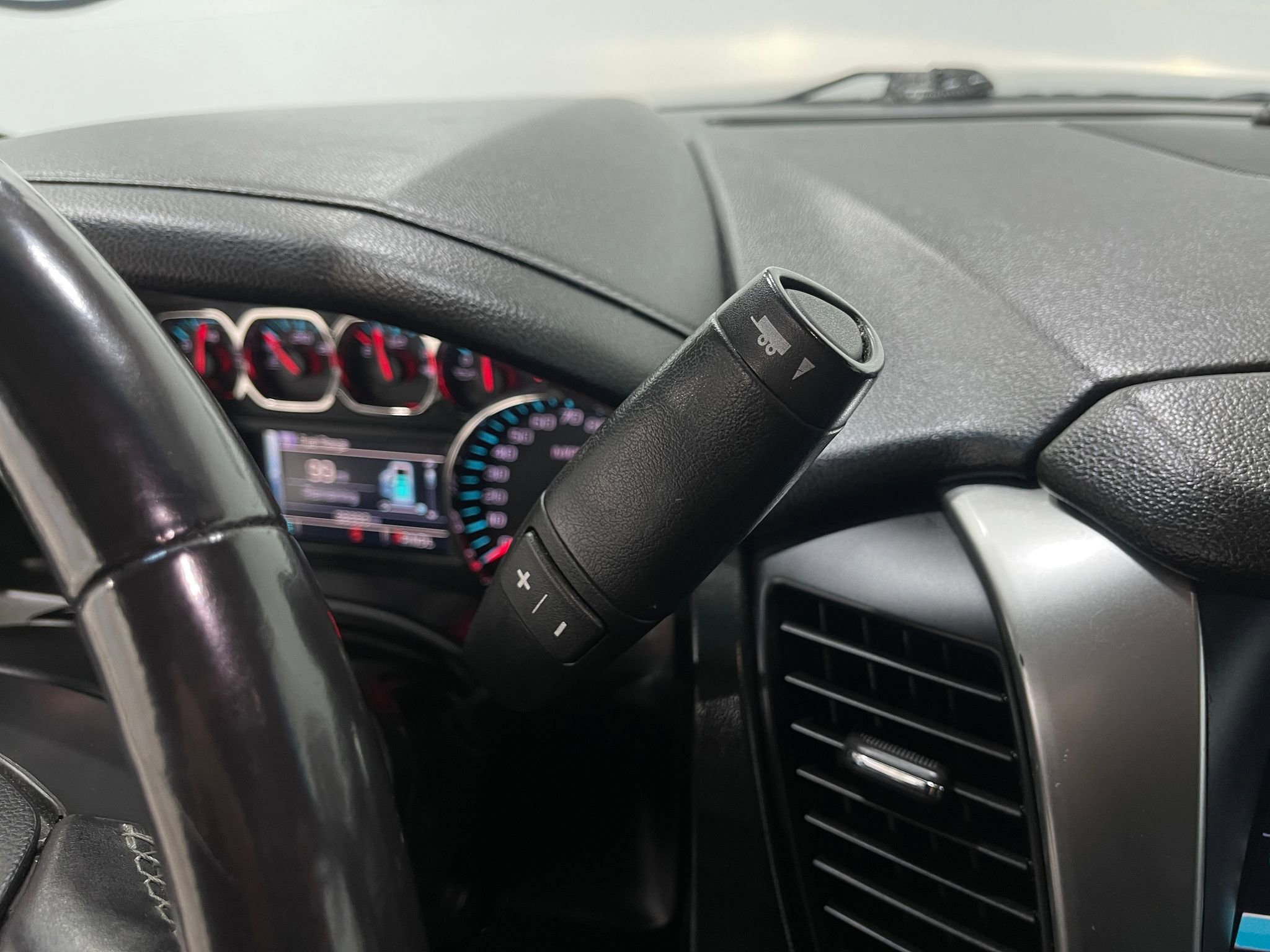 Used 2018 Chevrolet Suburban Premier image 28