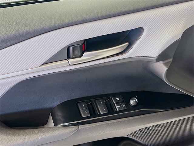 Used 2025 Toyota Camry SE image 11