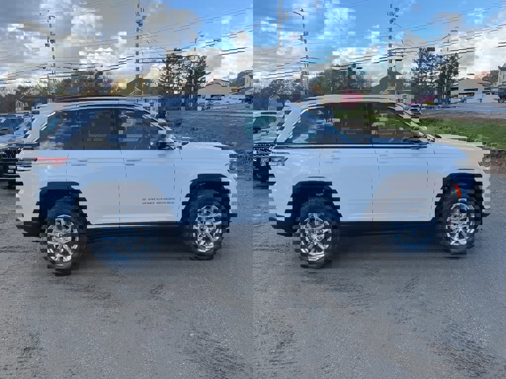 New 2025 Jeep Grand Cherokee Laredo X image 8