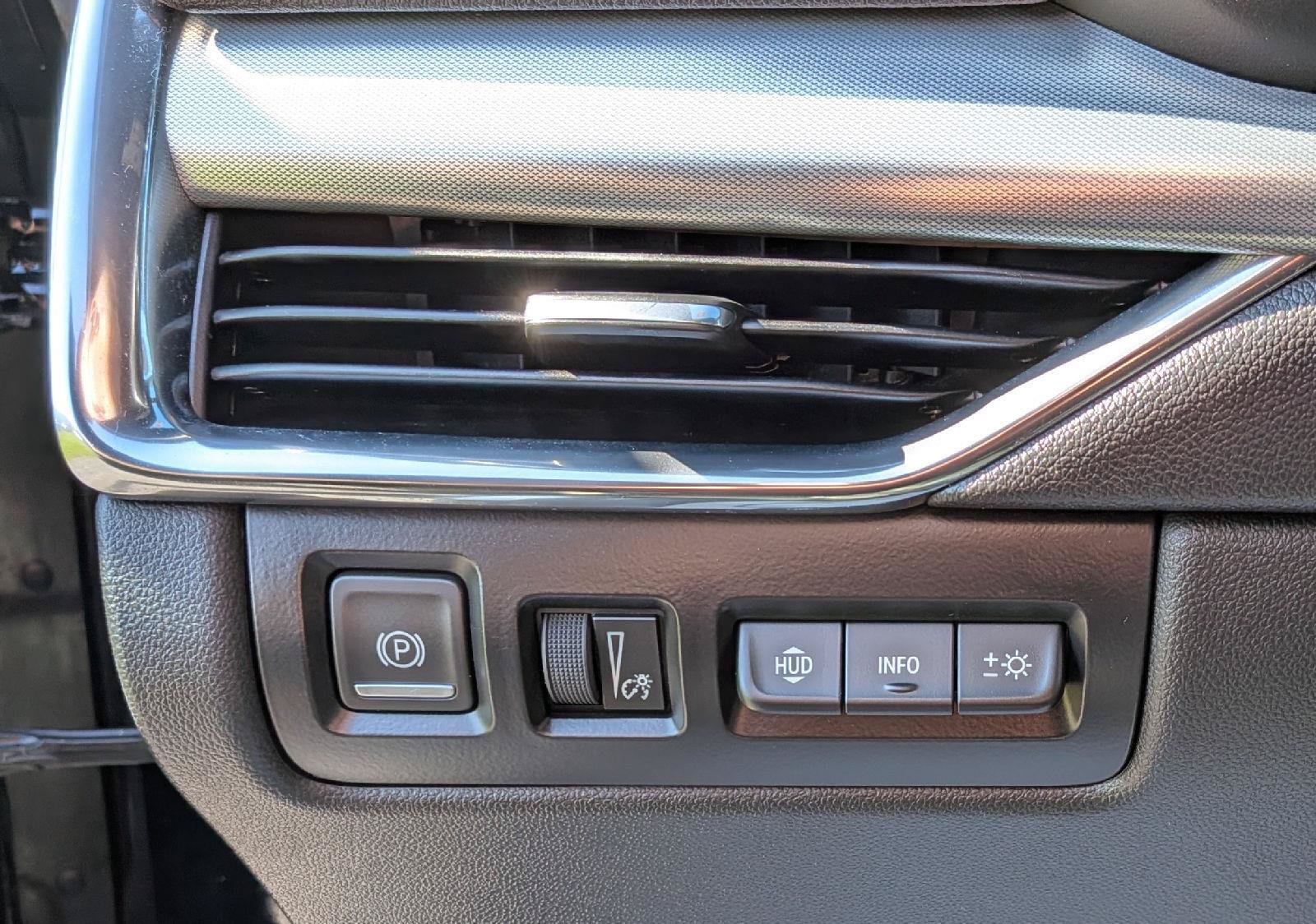 Used 2019 Cadillac XT4 Premium Luxury FWD image 17