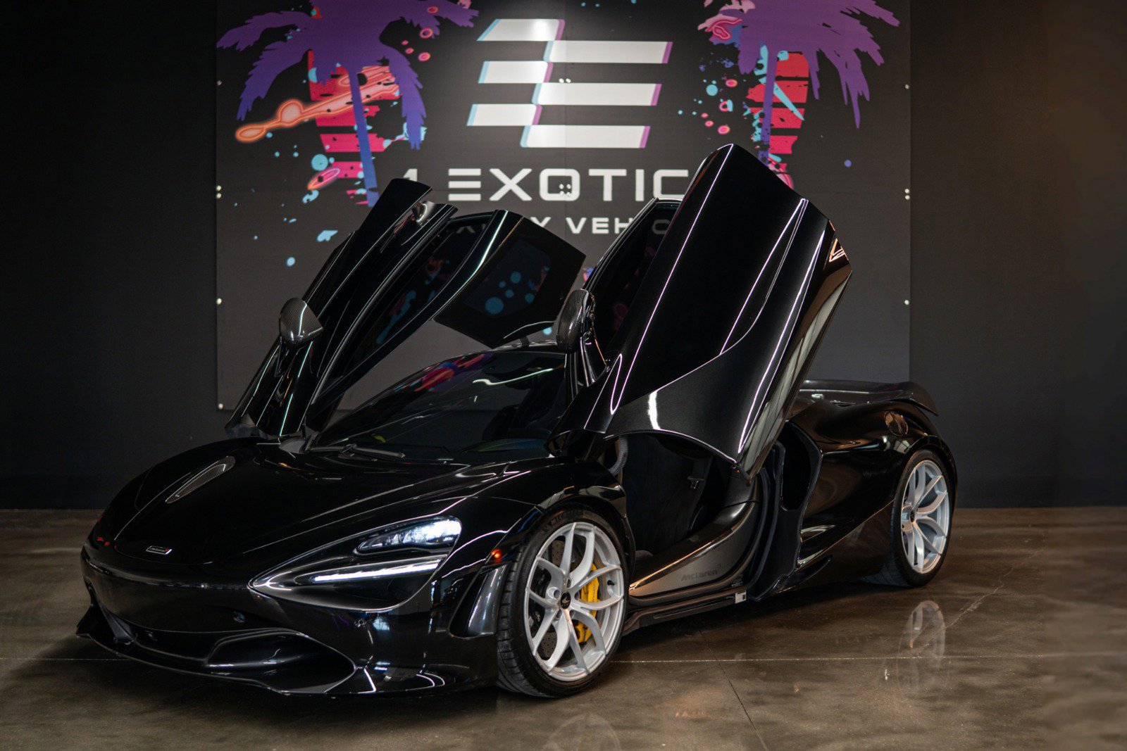 Used 2018 McLaren 720S image 1