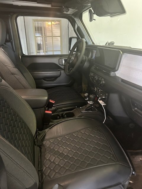 Used 2025 Jeep Wrangler Sport S image 6