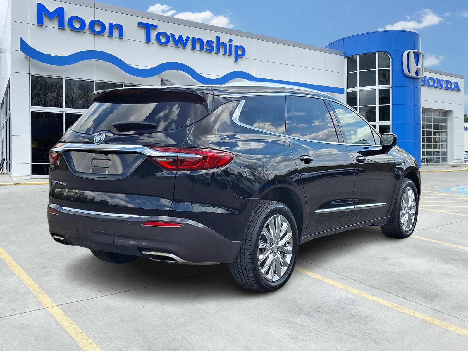 Used 2021 Buick Enclave Essence w/ Sound and Sites Package image 6