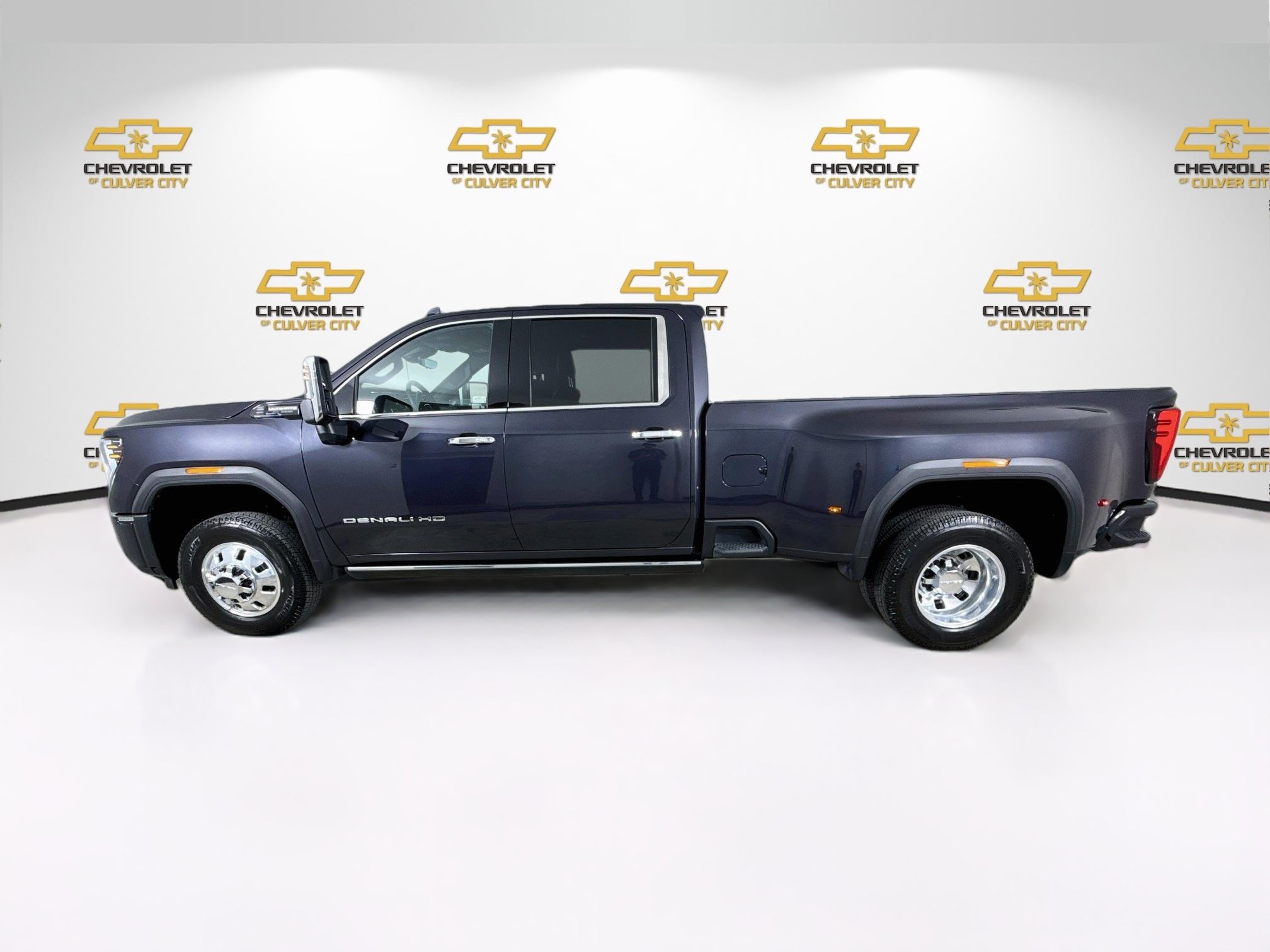 Used 2025 GMC Sierra 3500 Denali Ultimate AWD/4WD image 5
