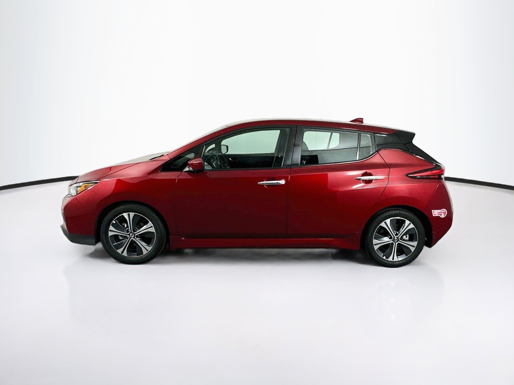 Used 2021 Nissan Leaf SV w/ SV Technology Package FWD image 4