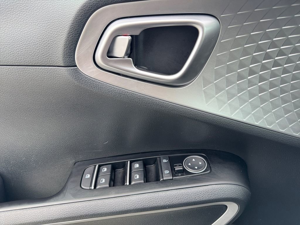 Used 2023 Kia Soul LX FWD image 20