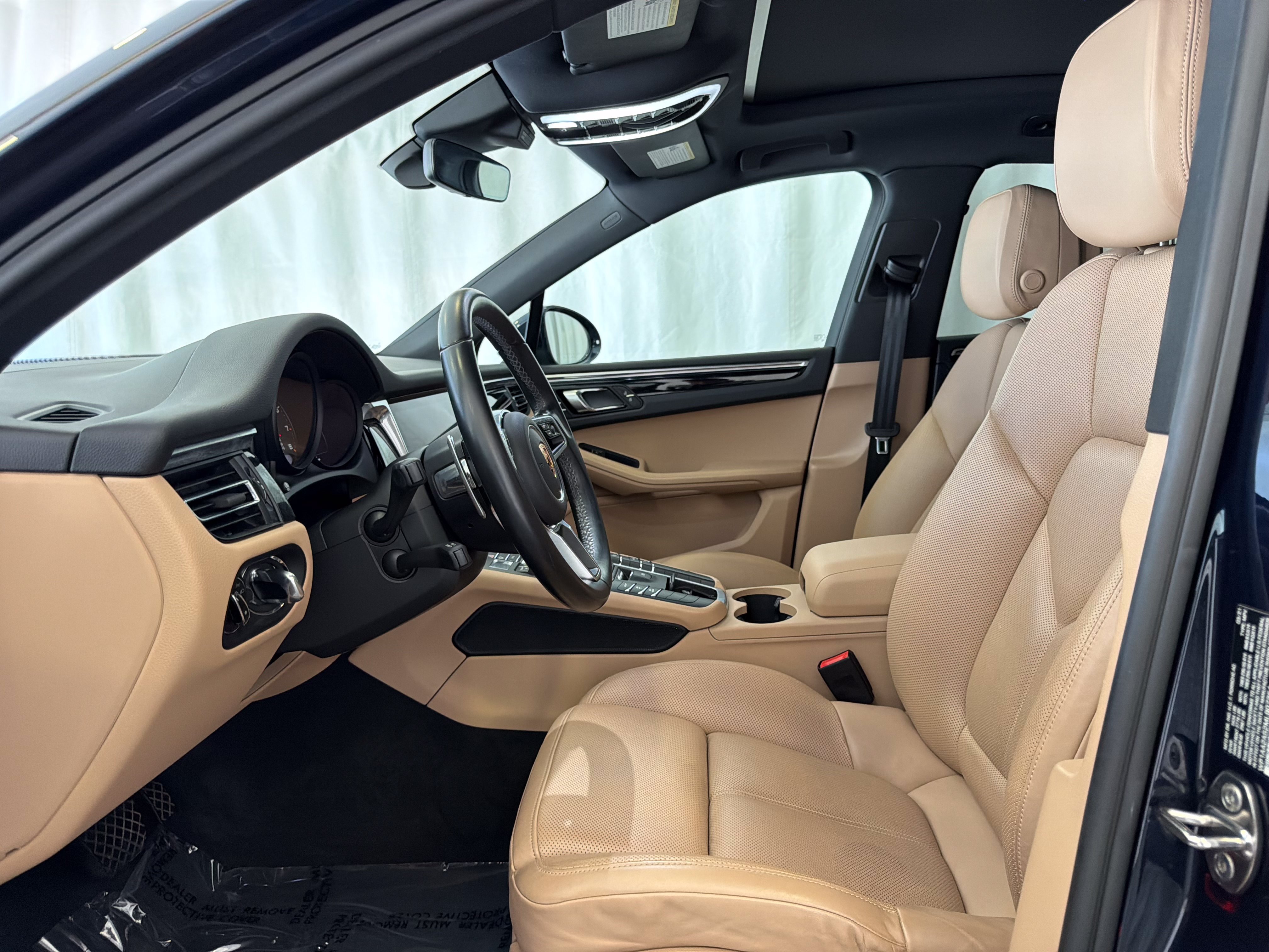 Certified 2021 Porsche Macan AWD/4WD image 5