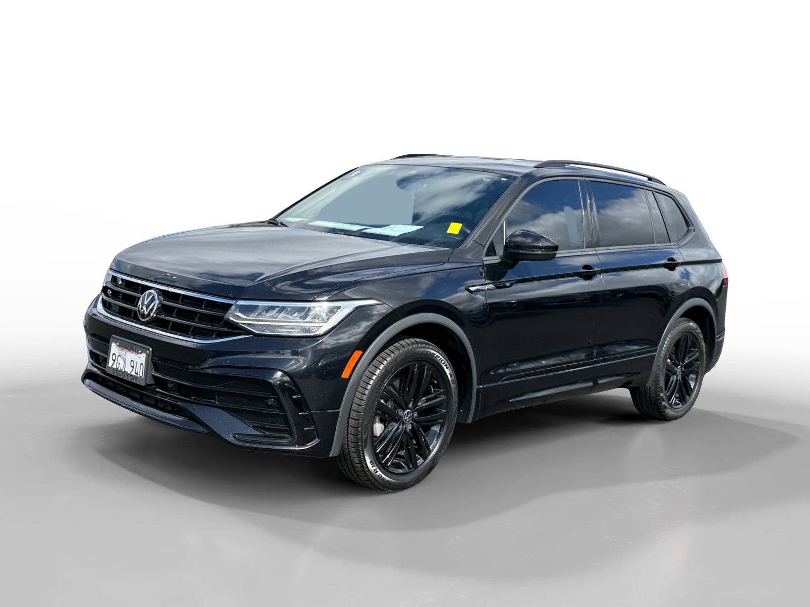 Certified 2022 Volkswagen Tiguan SE R-Line FWD image 1