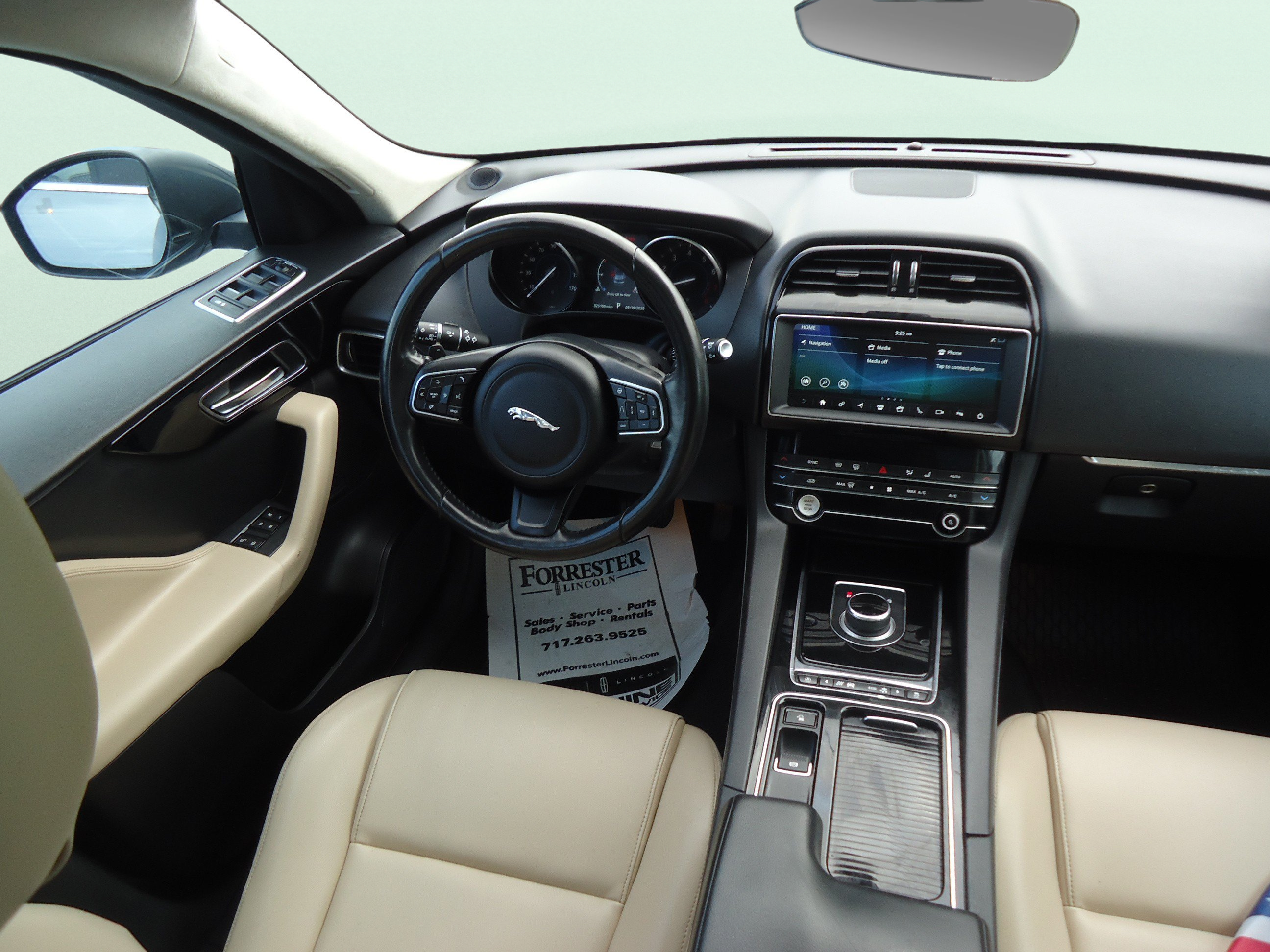 Used 2020 Jaguar F-PACE Premium AWD/4WD image 10