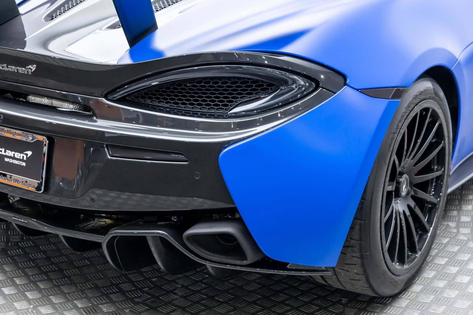 Used 2020 McLaren 620R RWD image 43