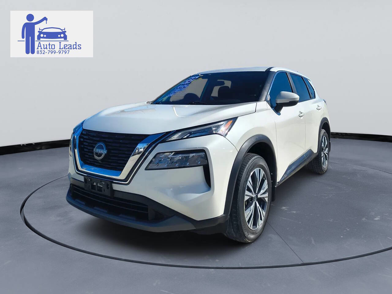 Used 2022 Nissan Rogue SV image 3