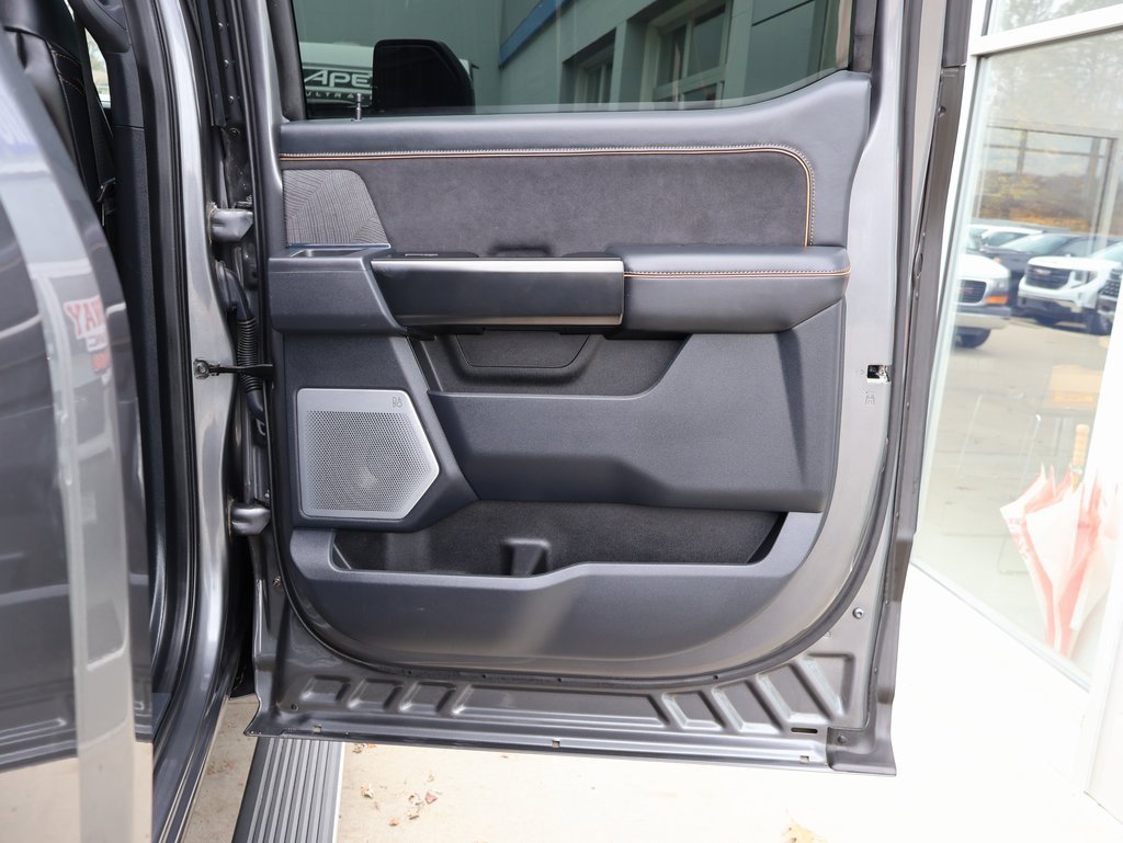 Used 2023 Ford F250 Platinum w/ FX4 Off-Road Package image 38