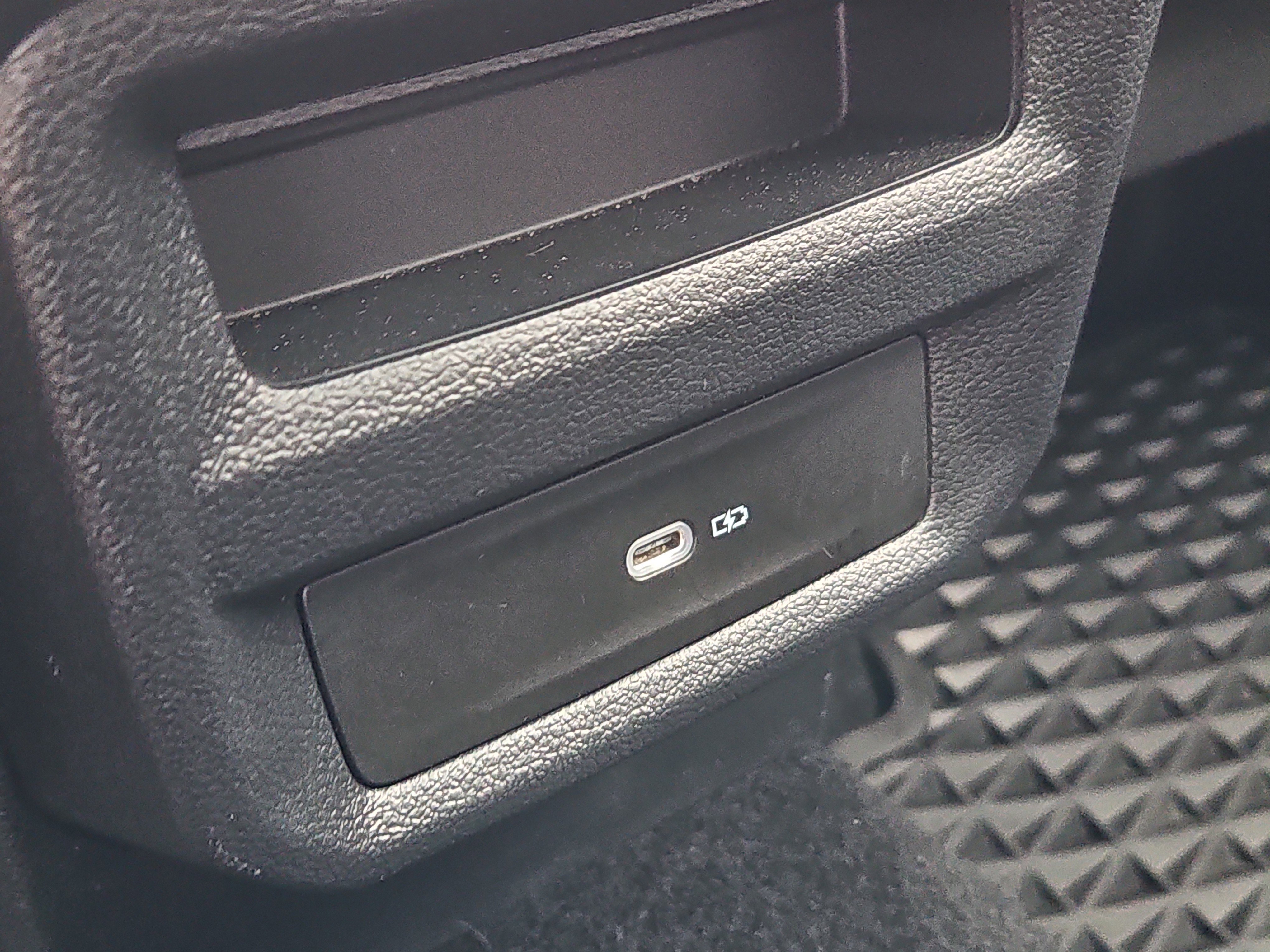 Used 2025 Volkswagen Taos SEL image 14