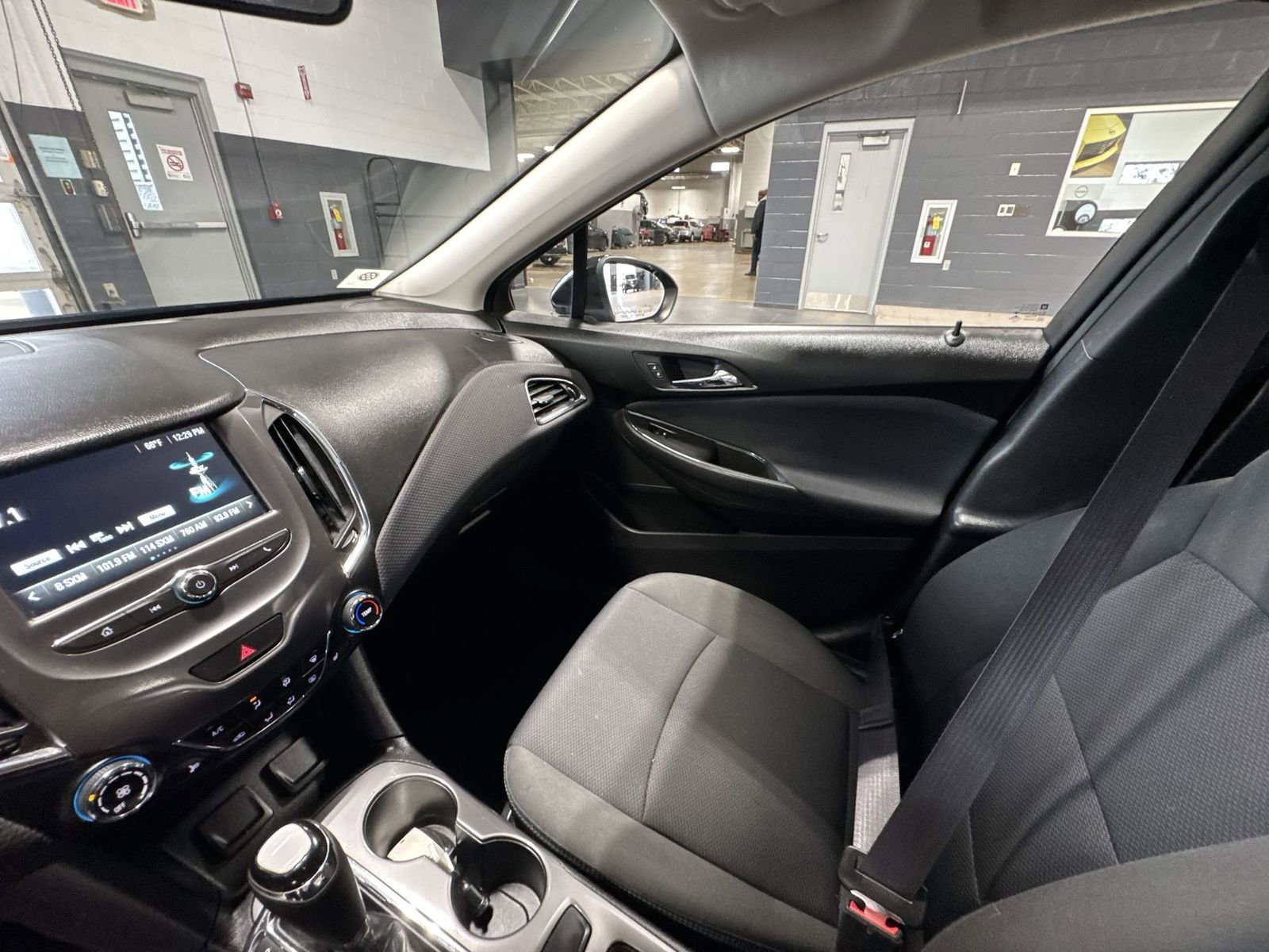 Used 2017 Chevrolet Cruze LT w/ Convenience Package image 3