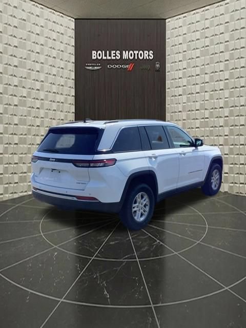 Certified 2023 Jeep Grand Cherokee Laredo AWD/4WD image 4