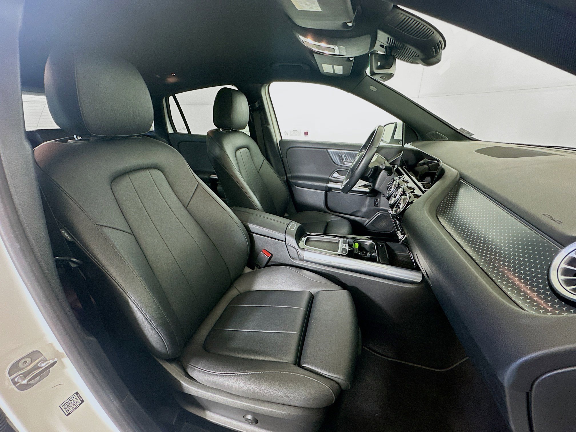 Used 2025 Mercedes-Benz GLA 250 4MATIC image 31