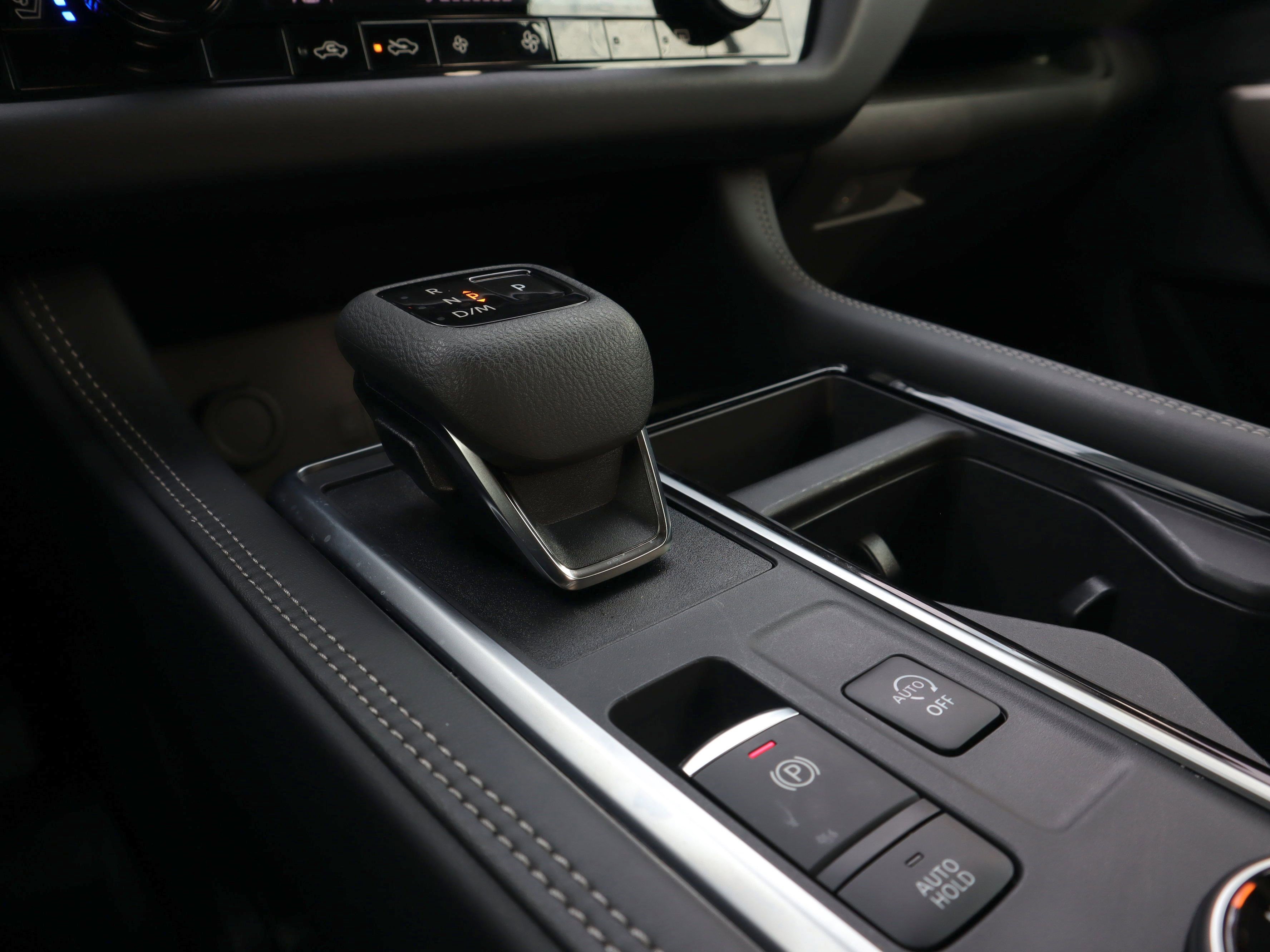 Used 2024 Nissan Pathfinder Platinum image 15