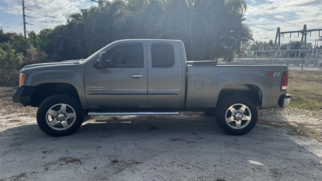 Used 2012 GMC Sierra 2500 SLE w/ HD SLE Premium Package image 3