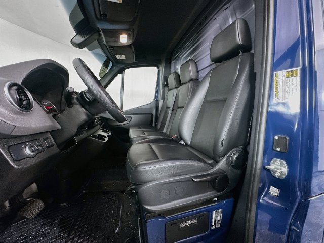 Used 2025 Mercedes-Benz Sprinter 2500 image 9