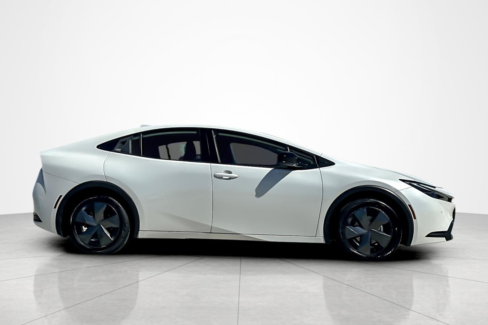 Certified 2023 Toyota Prius LE FWD image 6