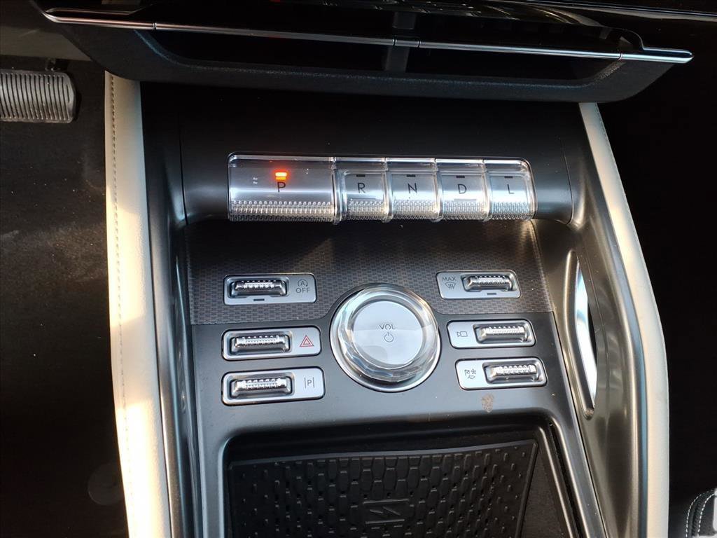 Used 2025 Lincoln Nautilus Premier image 16