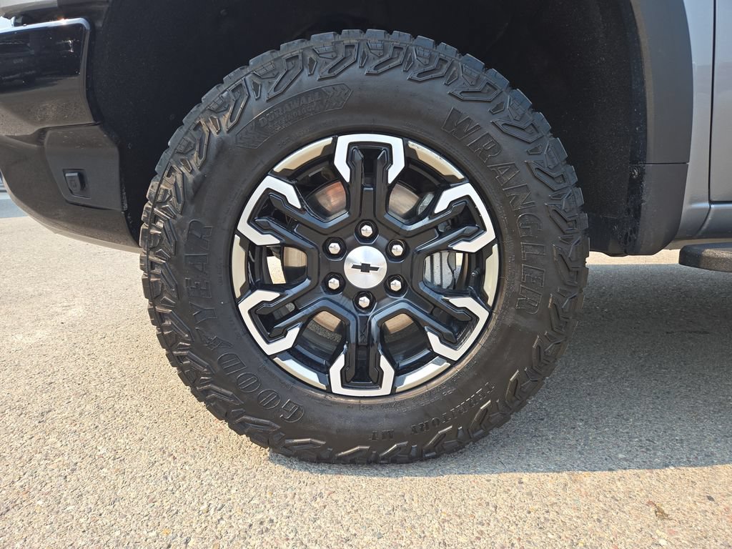 Used 2024 Chevrolet Silverado 1500 ZR2 w/ Technology Package AWD/4WD image 10