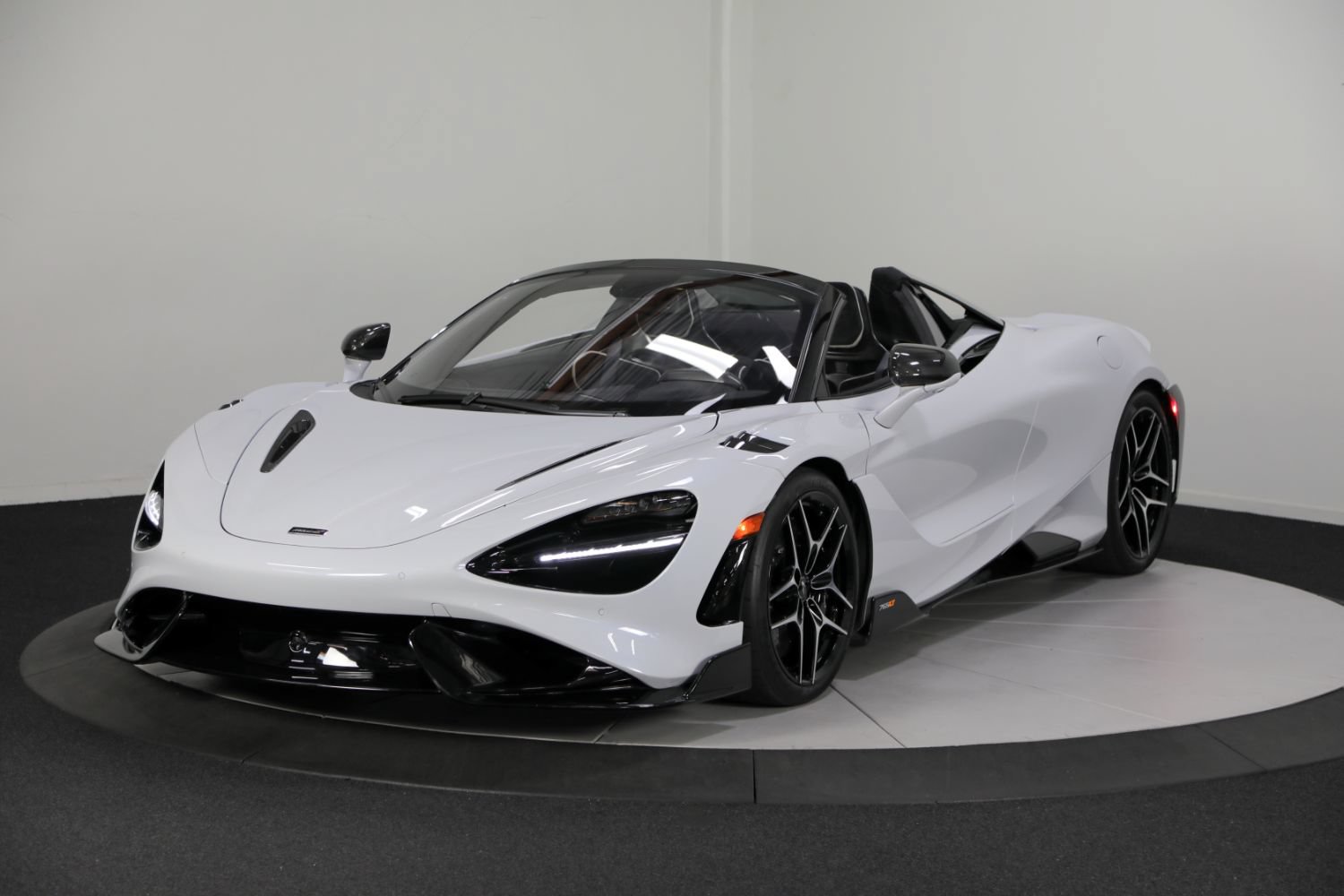 Used 2022 McLaren 765LT RWD image 6
