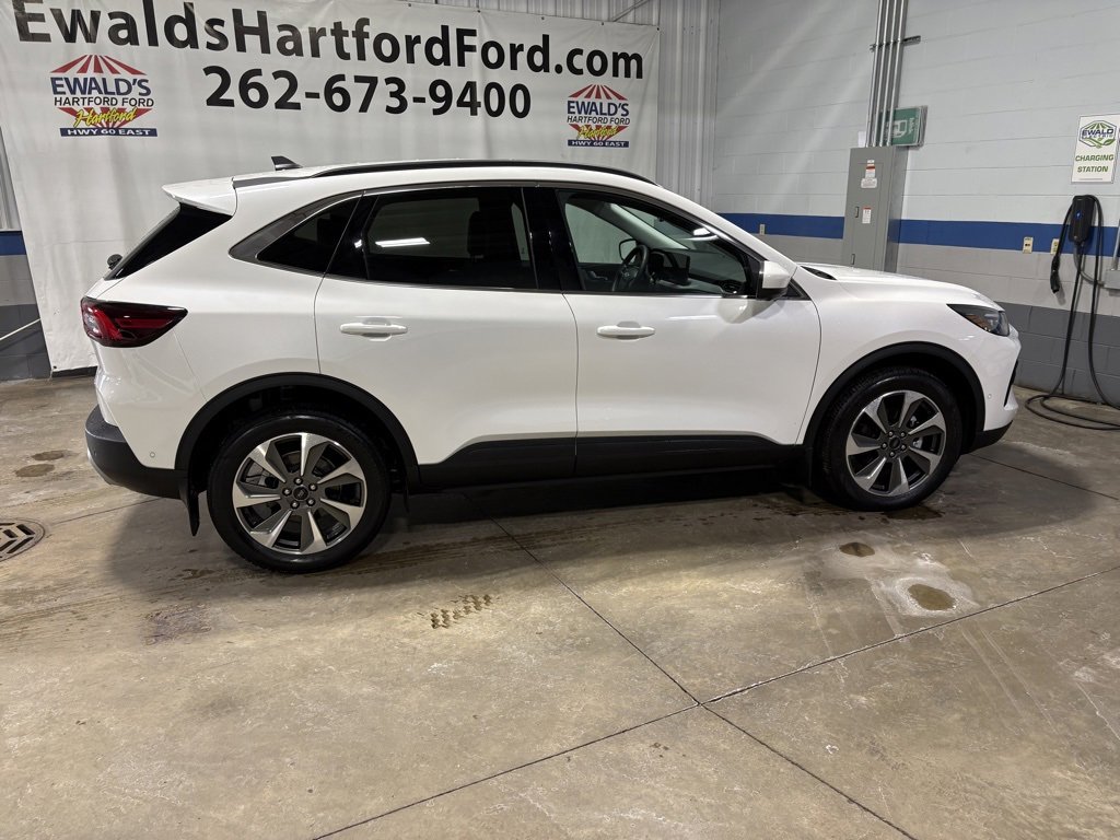 Used 2023 Ford Escape Platinum w/ Premium Technology Package image 9