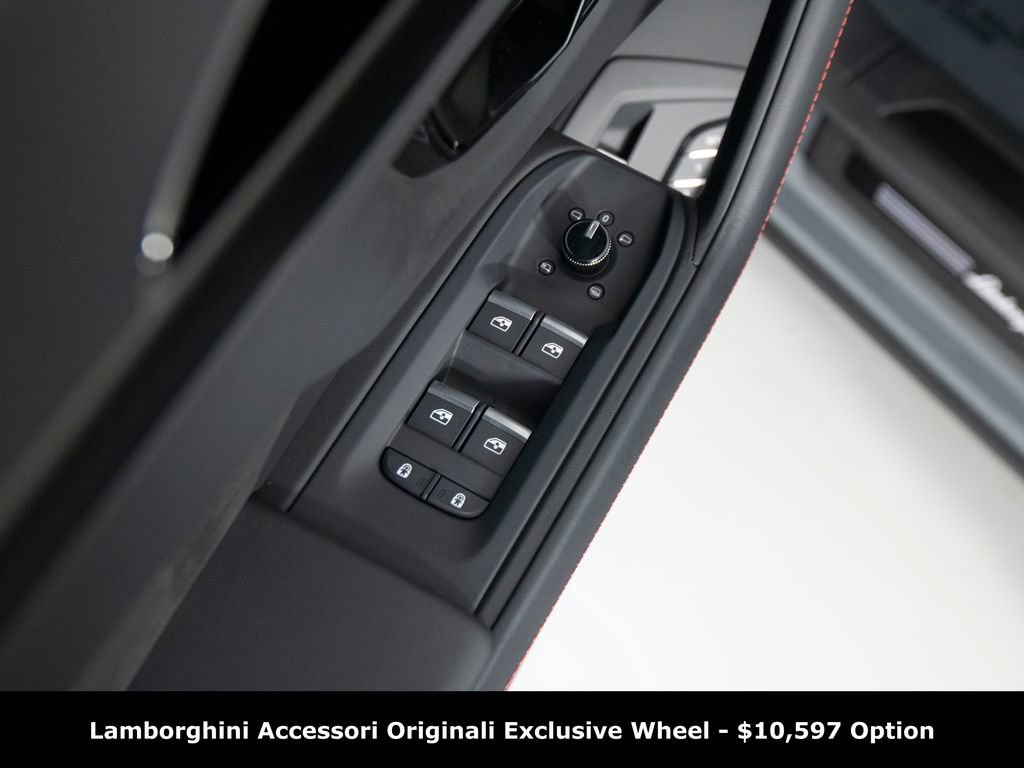 Used 2024 Lamborghini Urus S AWD/4WD image 13