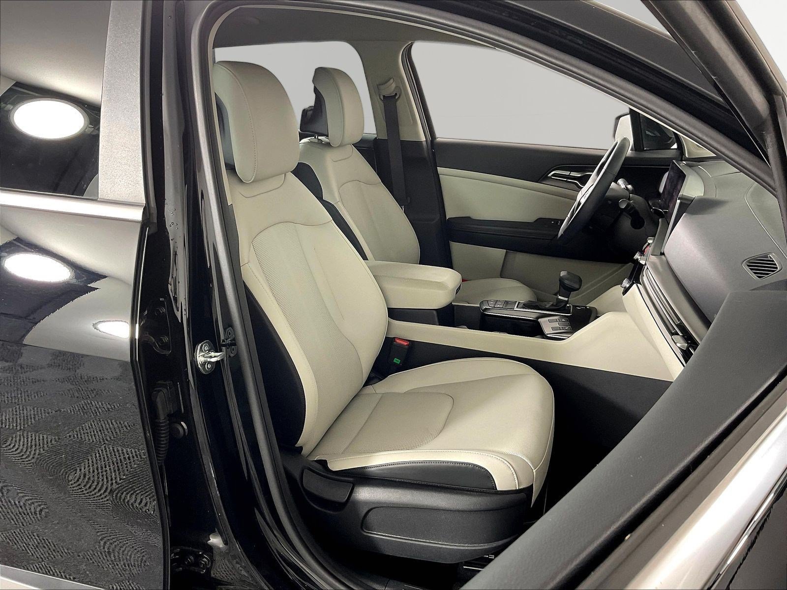 Used 2026 Kia Sportage EX FWD image 28