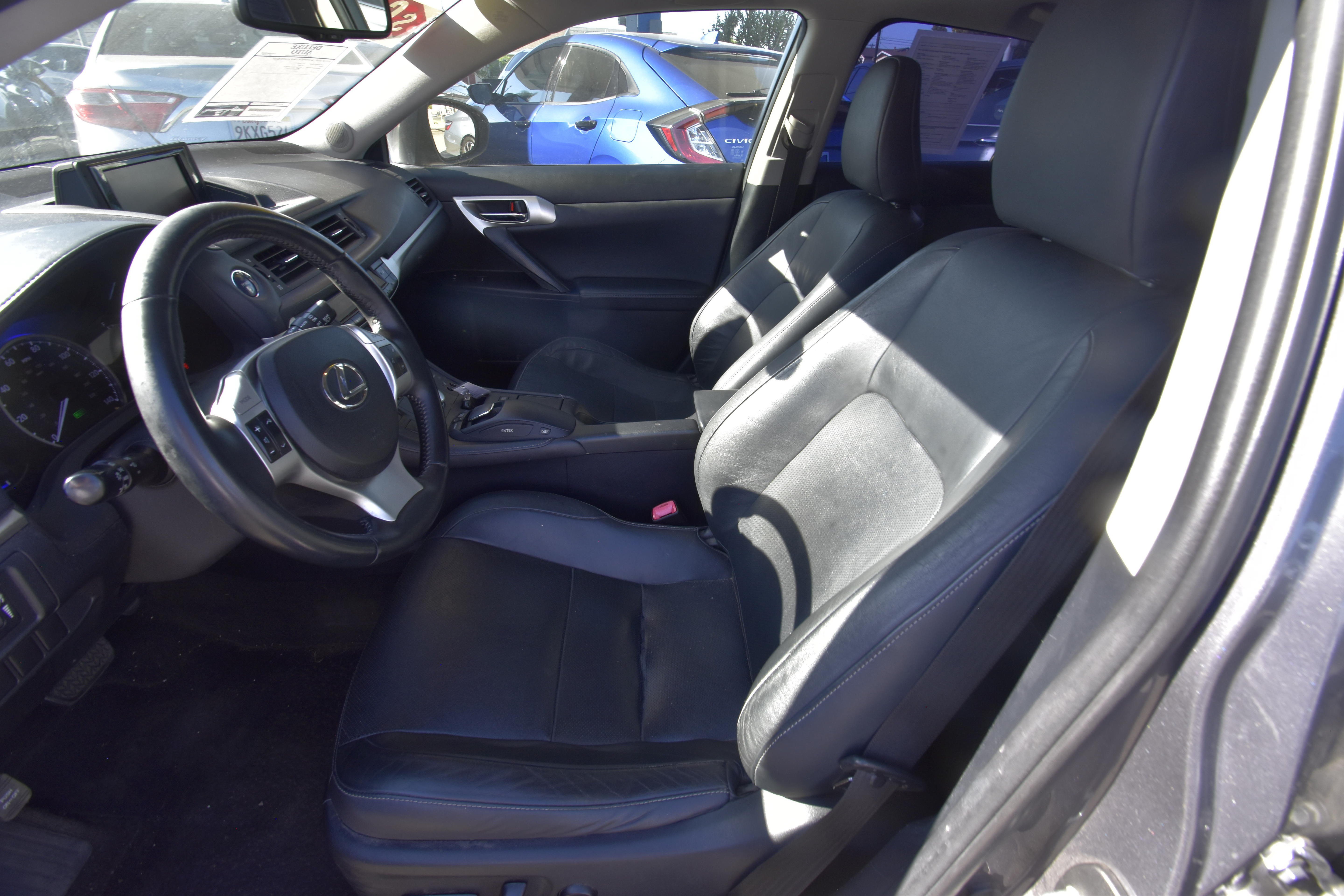 Used 2012 Lexus CT 200h Premium w/ Leather Pkg FWD image 7