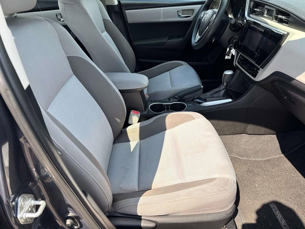 Used 2018 Toyota Corolla LE FWD image 12