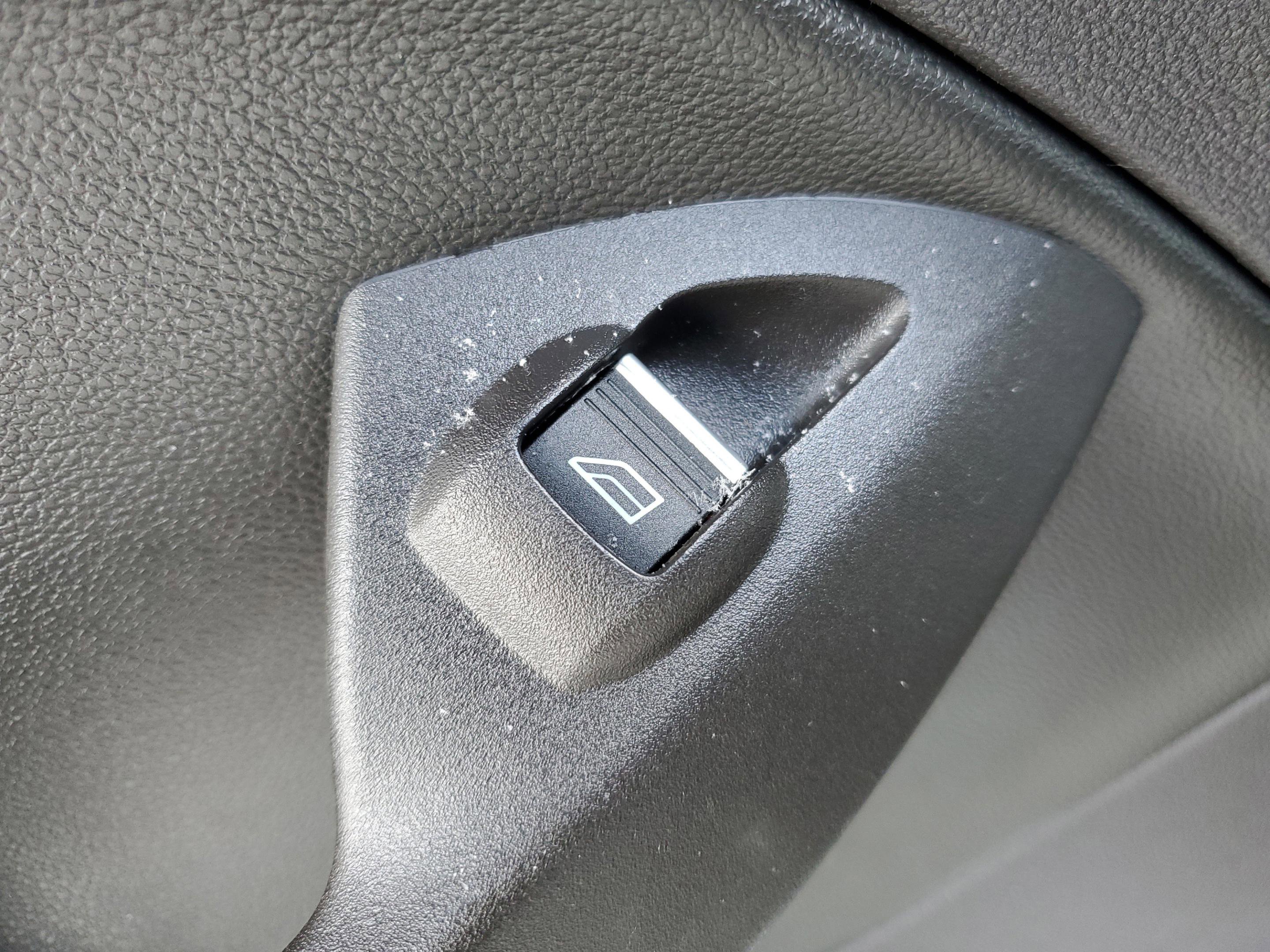 Used 2015 Ford Escape SE w/ Equipment Group 201A image 17