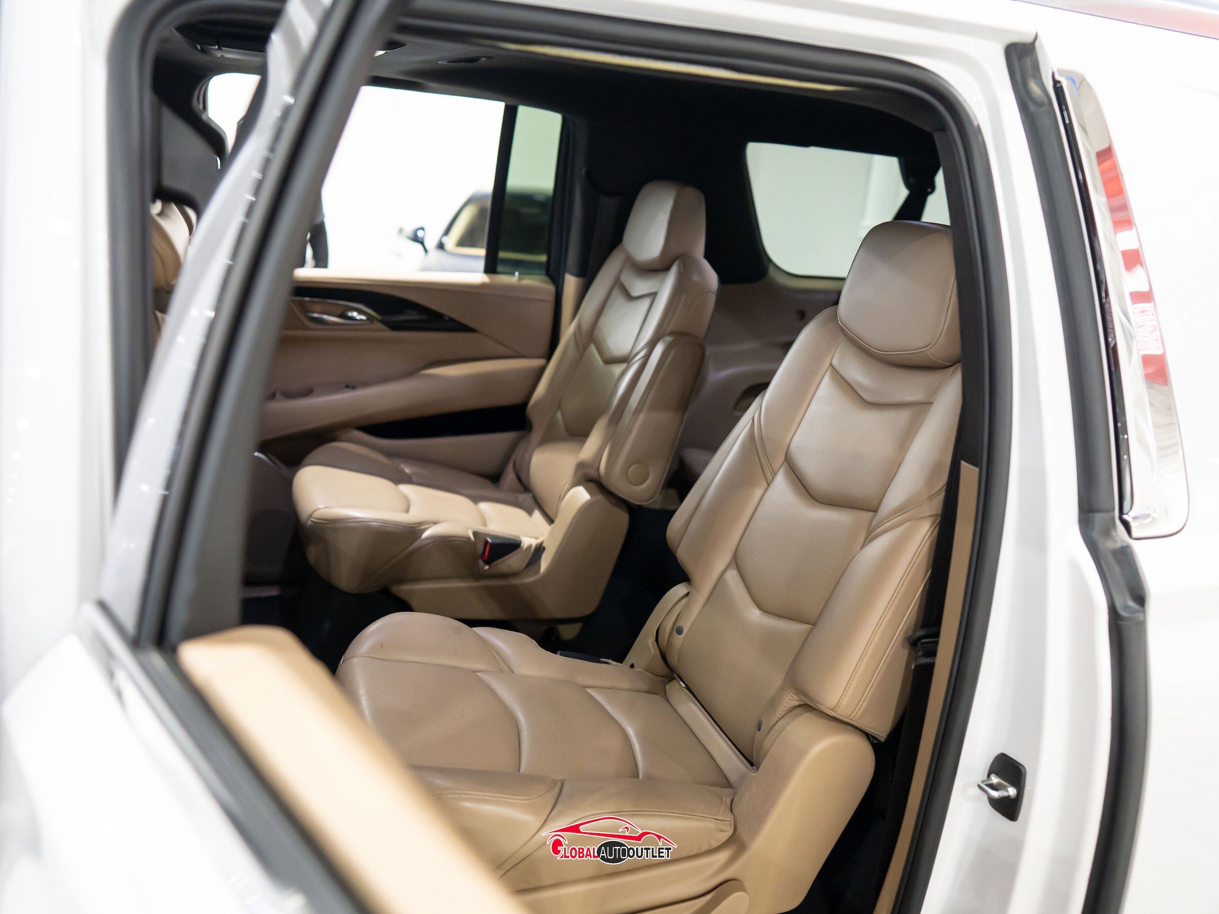 Used 2018 Cadillac Escalade ESV Platinum AWD/4WD image 21