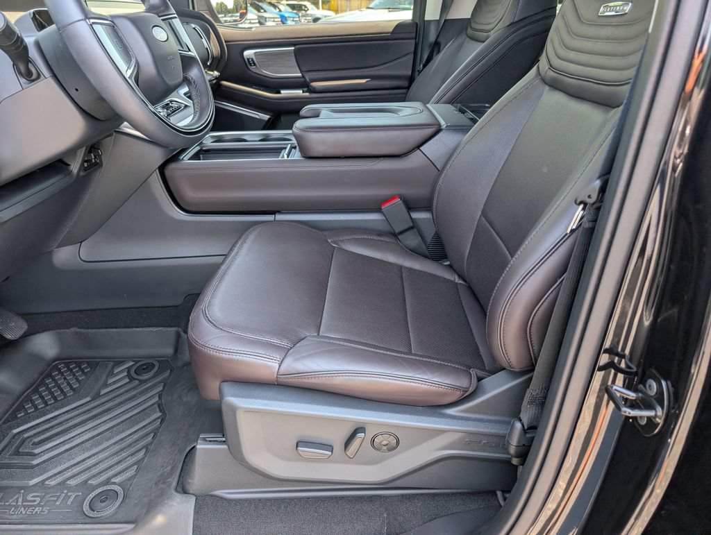 Used 2025 Ford Expedition Platinum w/ Platinum Ultimate Package AWD/4WD image 14