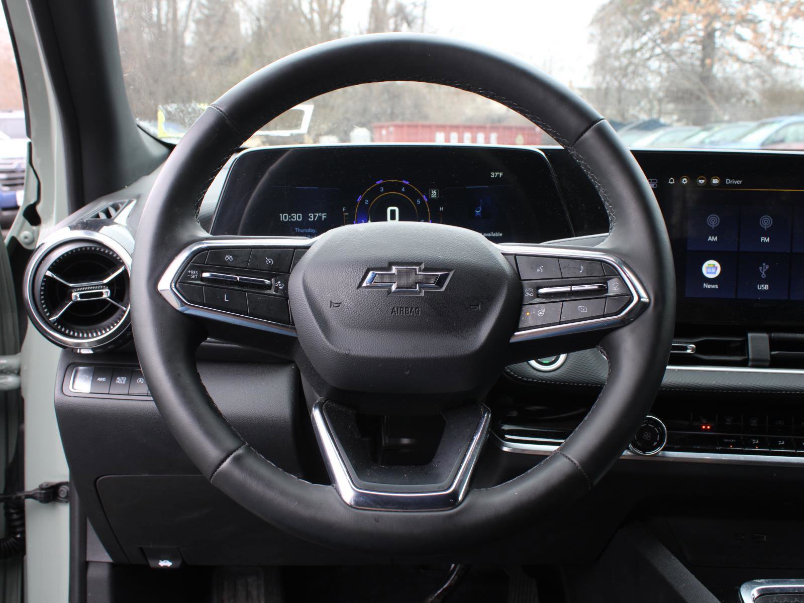 Used 2025 Chevrolet Equinox LT w/ Midnight Edition image 9