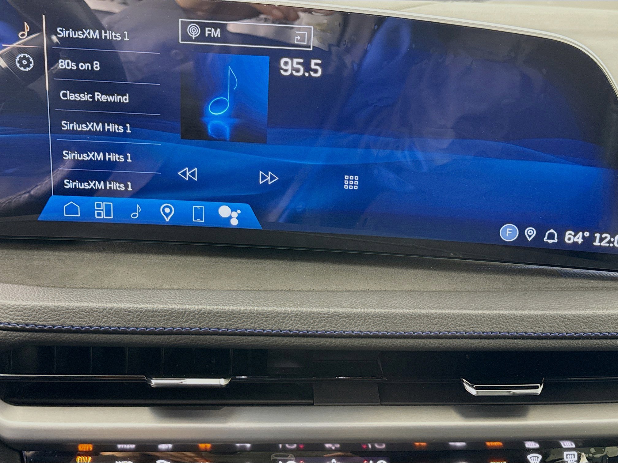 Used 2024 Cadillac XT4 Sport w/ Cold Weather Package image 15