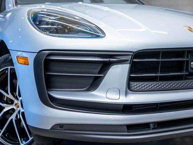 Certified 2025 Porsche Macan image 16