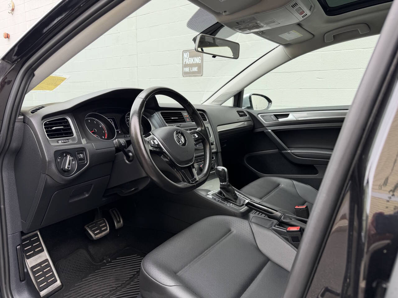 Used 2017 Volkswagen Golf Alltrack SE AWD/4WD image 13
